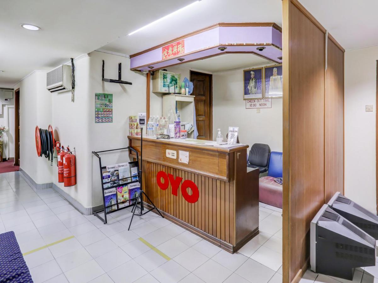 Oyo 90376 Centre Point Hotel Limbang Exterior photo