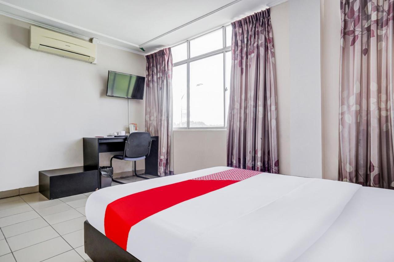 Oyo 90376 Centre Point Hotel Limbang Exterior photo