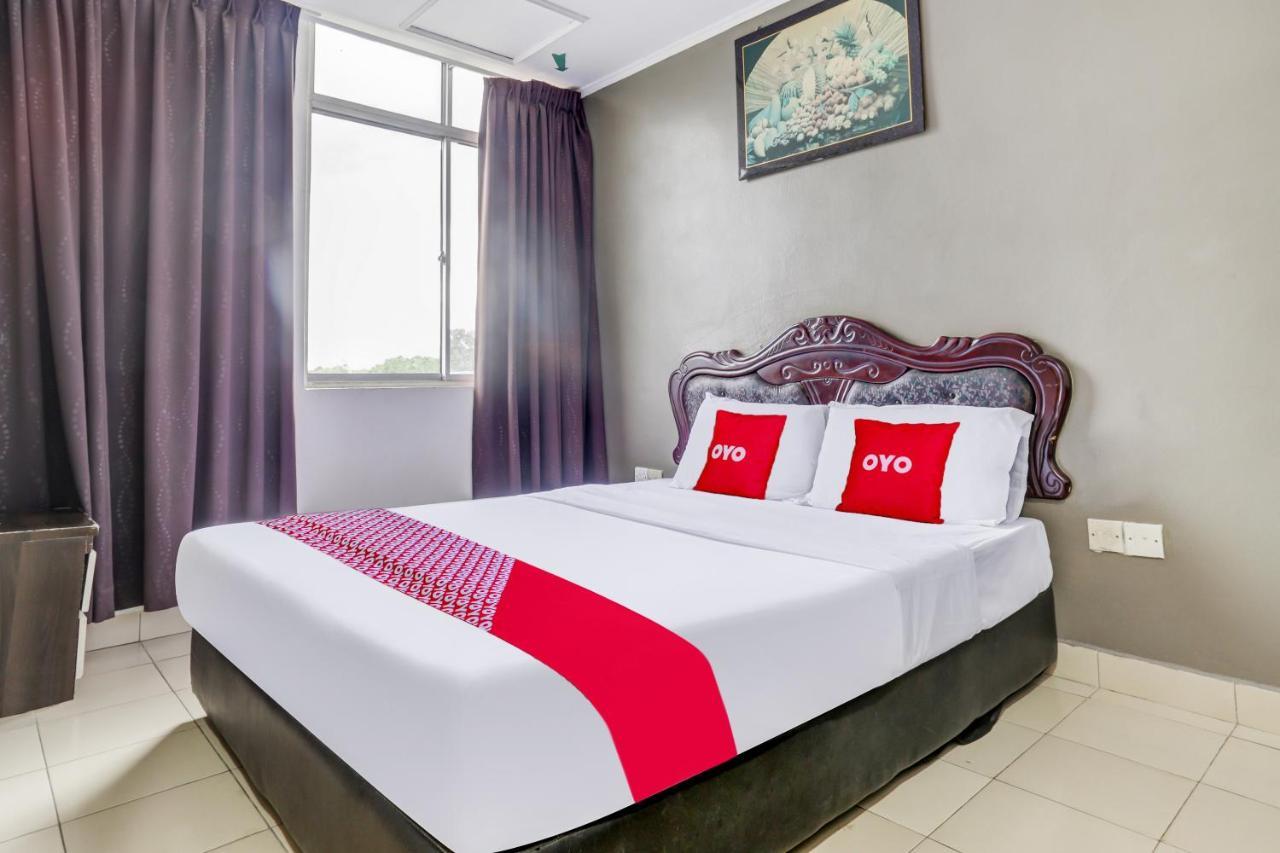 Oyo 90376 Centre Point Hotel Limbang Exterior photo