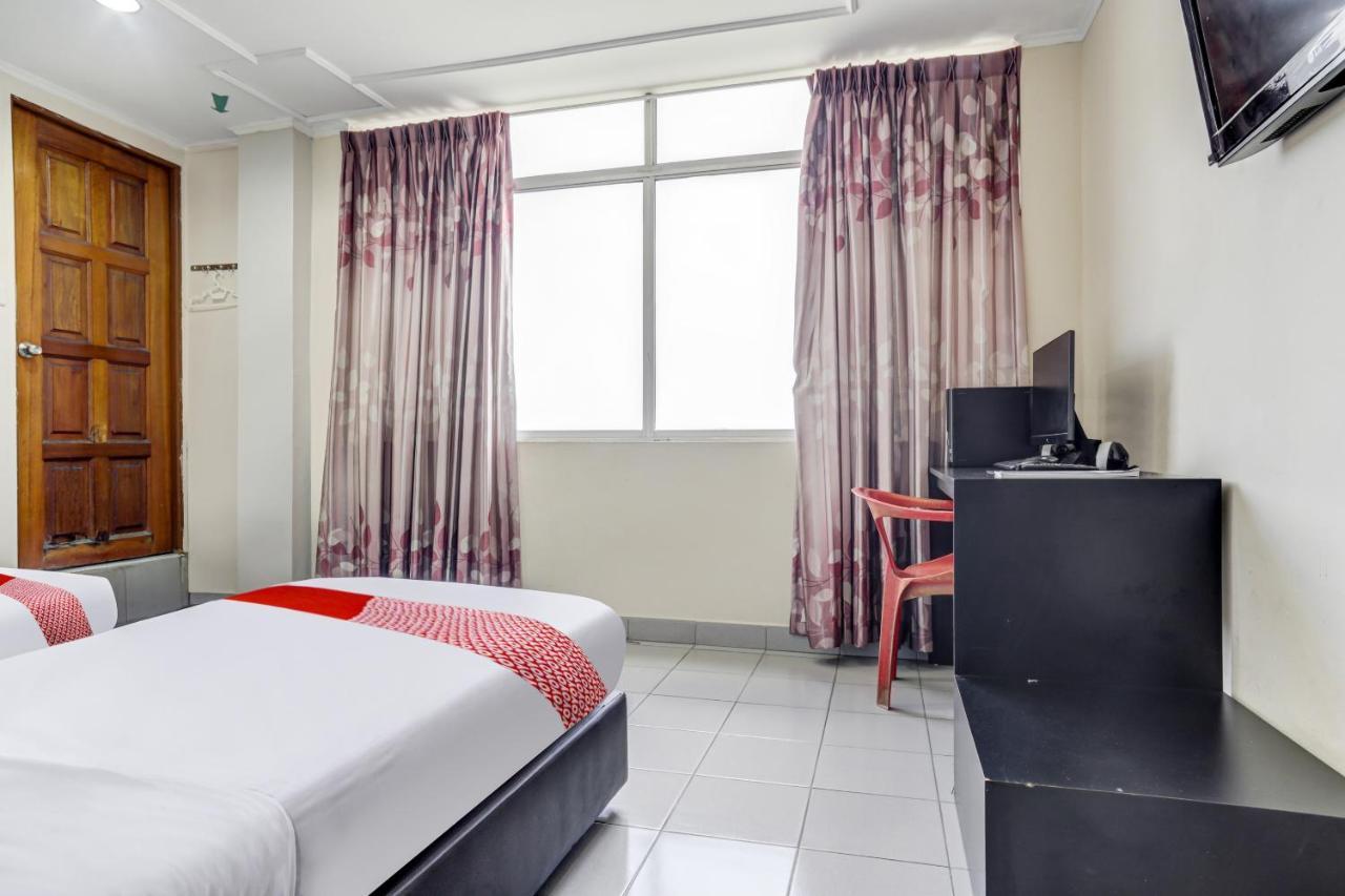 Oyo 90376 Centre Point Hotel Limbang Exterior photo