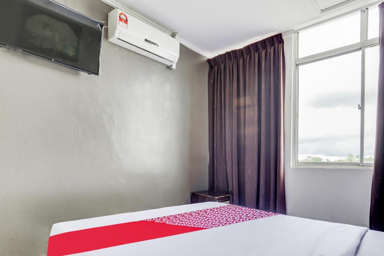 Oyo 90376 Centre Point Hotel Limbang Exterior photo