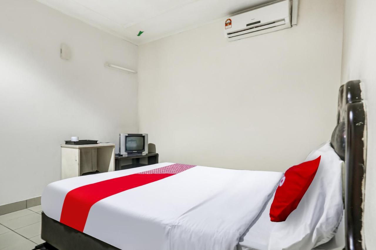 Oyo 90376 Centre Point Hotel Limbang Exterior photo