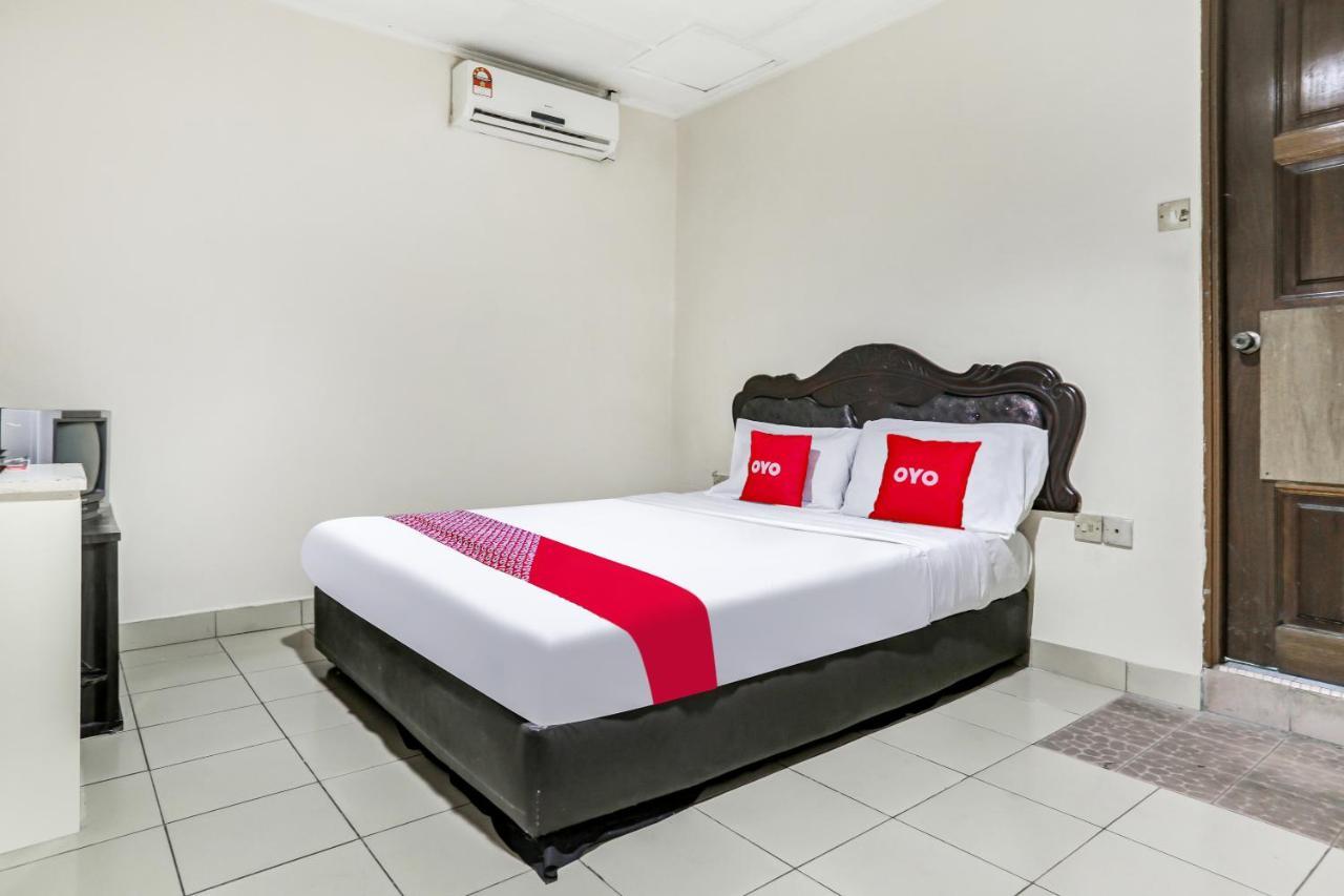 Oyo 90376 Centre Point Hotel Limbang Exterior photo