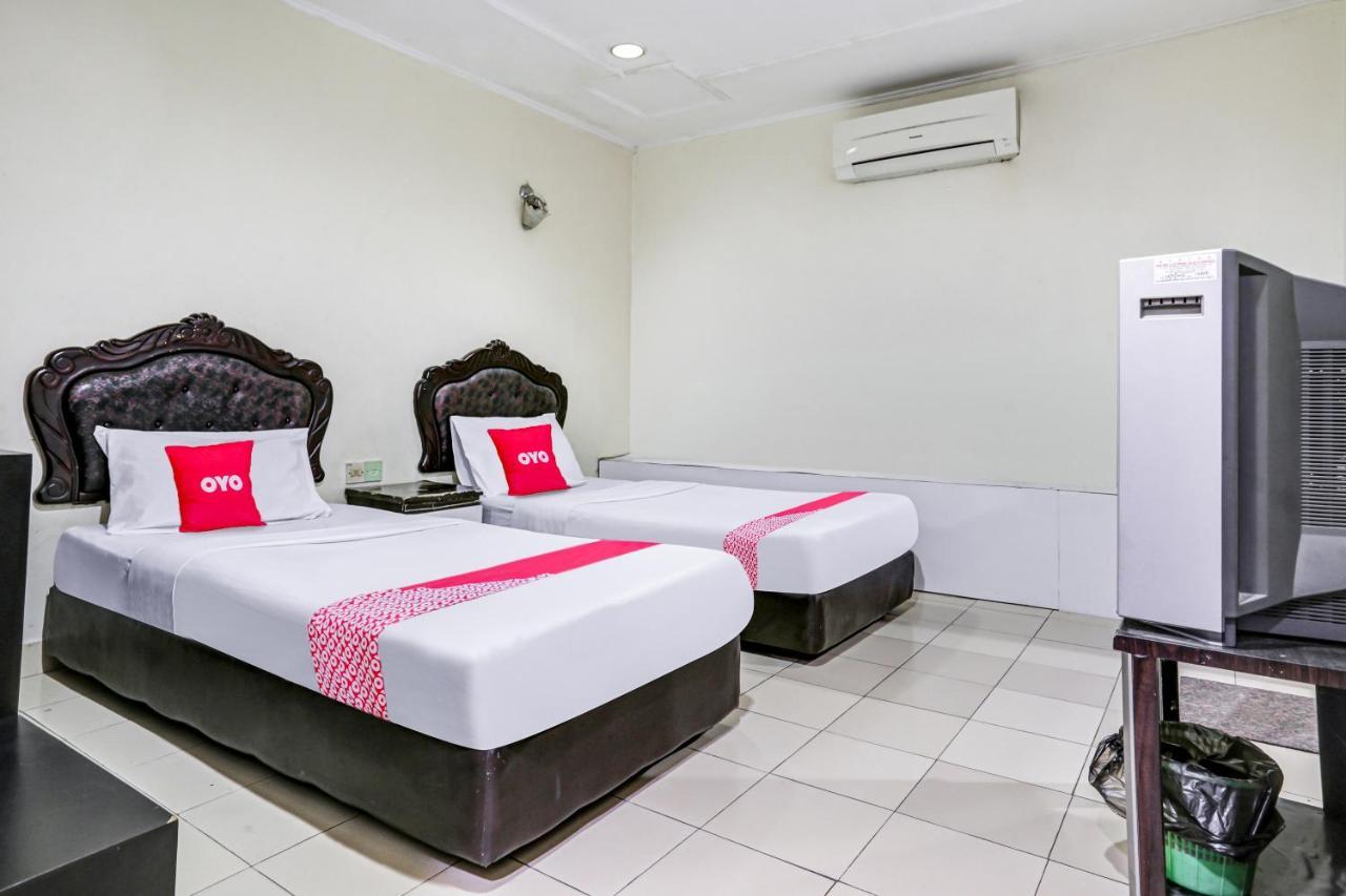 Oyo 90376 Centre Point Hotel Limbang Exterior photo