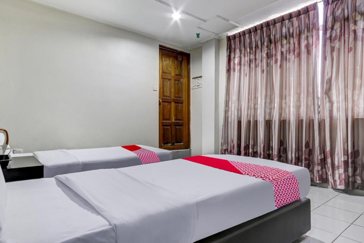 Oyo 90376 Centre Point Hotel Limbang Exterior photo