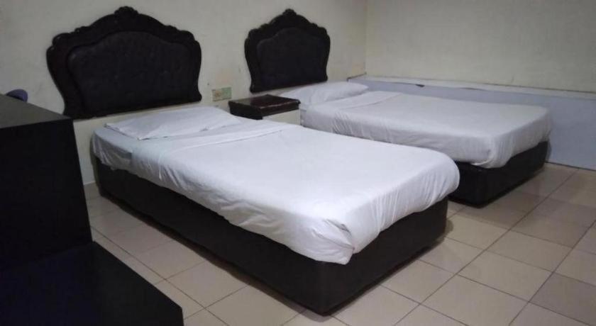 Oyo 90376 Centre Point Hotel Limbang Exterior photo