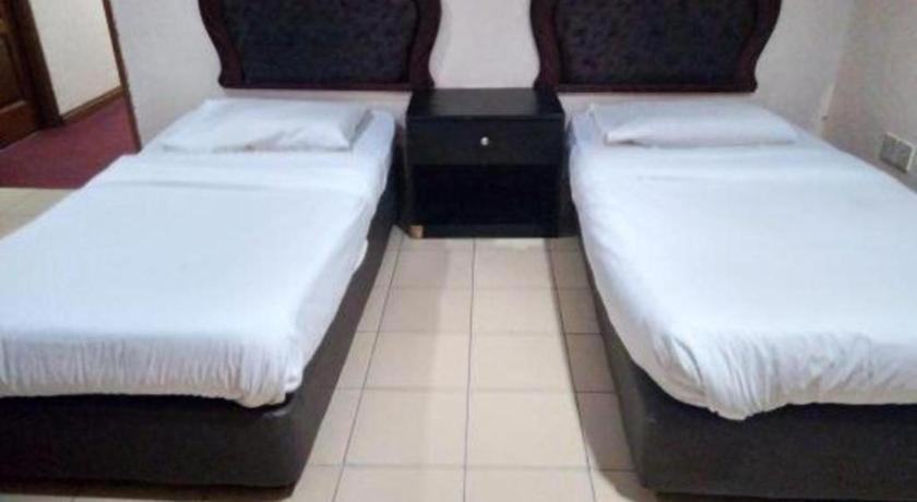Oyo 90376 Centre Point Hotel Limbang Exterior photo